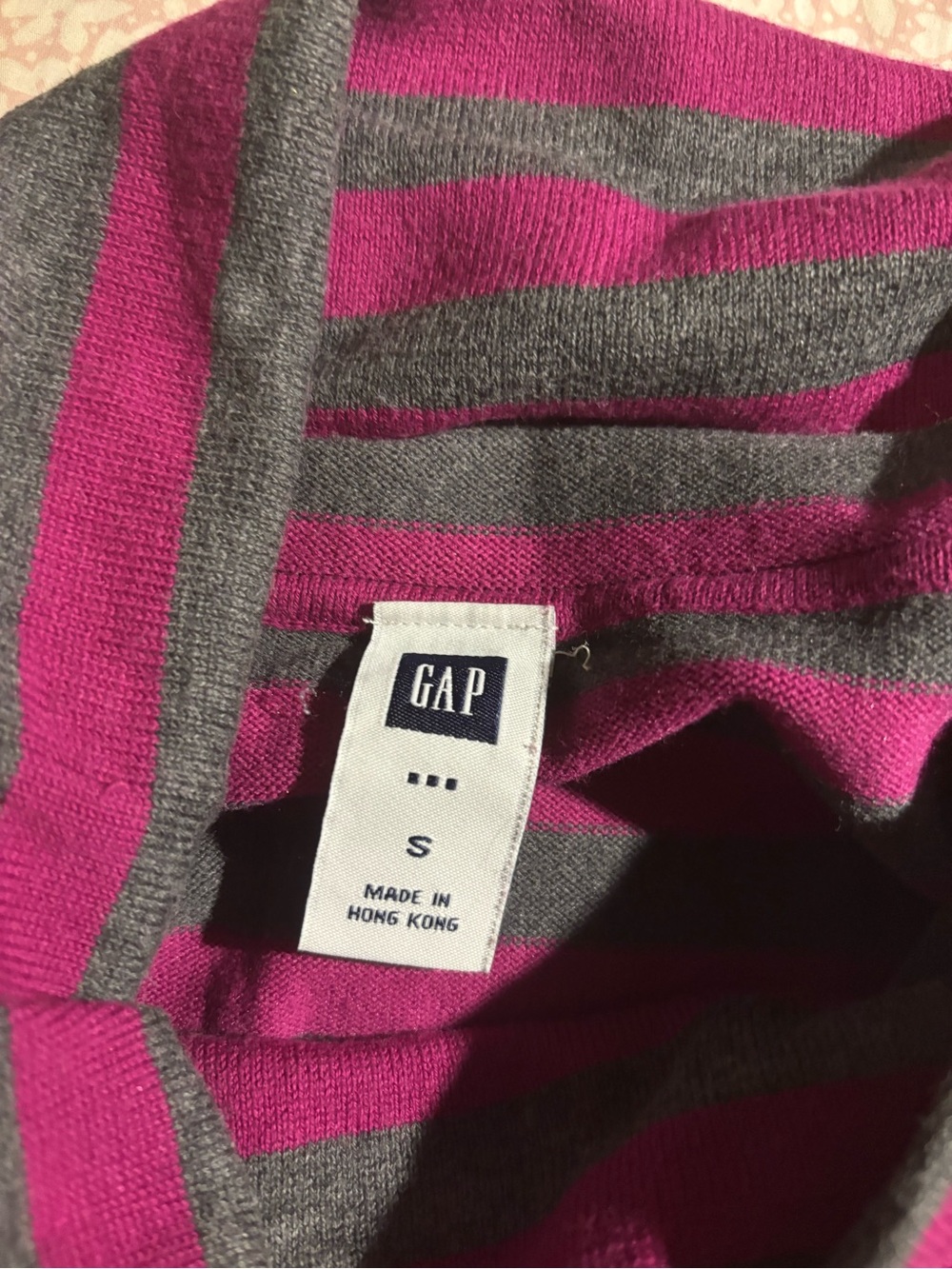 2000s vintage GAP Sleeveless Cowl Neck Sweater - Magenta & Charcoal - Picture 3 of 3